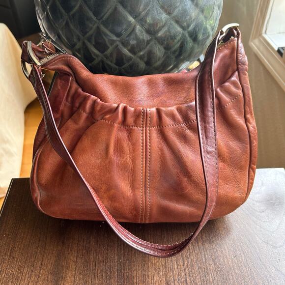 Vintage 70’s Carried Away Caramel Brown Leather hand shoulder bag - Picture 2 of 16